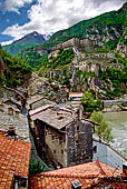 Val d'Aosta - Escursione da Bard ad Arnard. l borgo medioevale di Bard e la fortezza. 